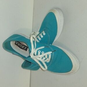 Volley shoes size 8